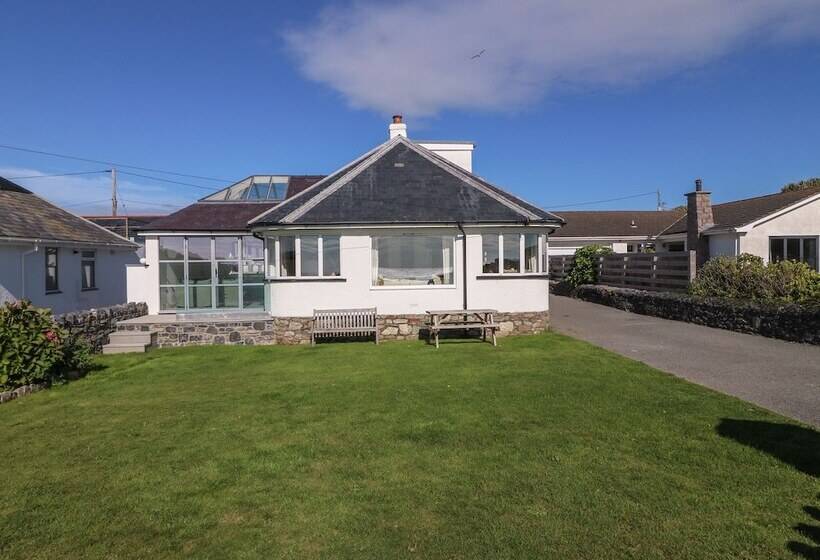 Angorfa Trearddur Bay