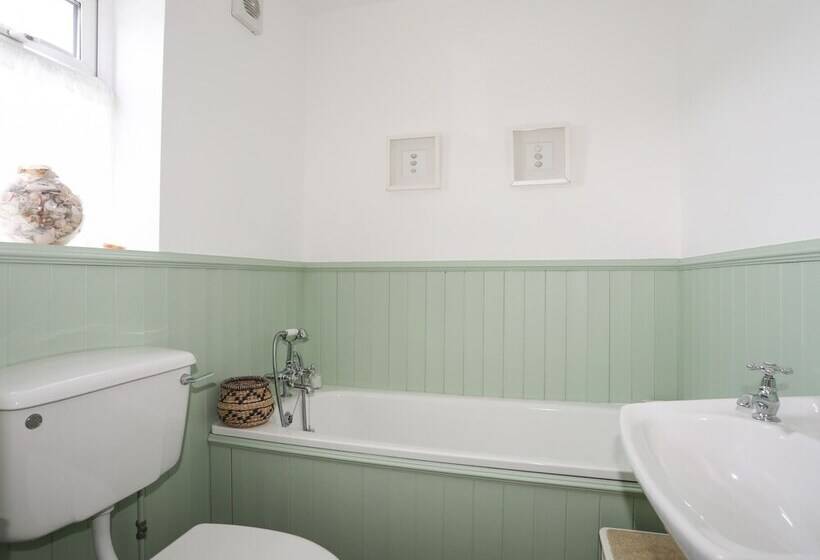 Angorfa Trearddur Bay