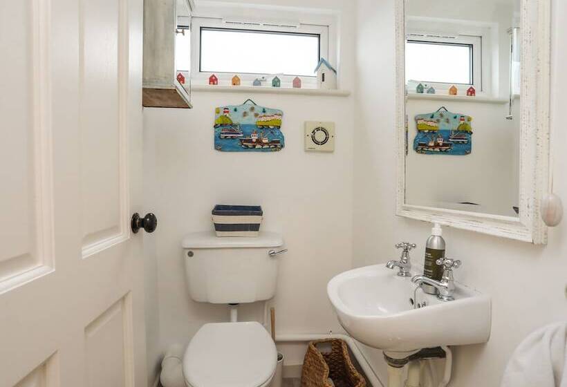 Angorfa Trearddur Bay