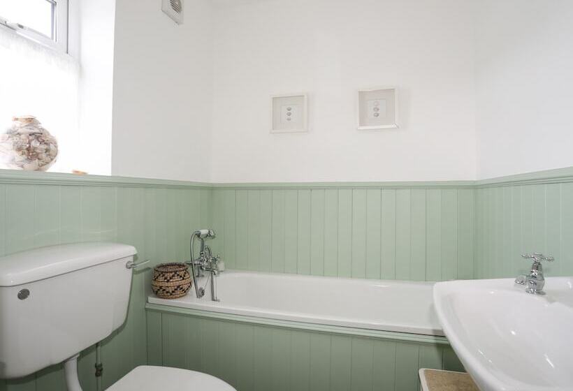 Angorfa Trearddur Bay