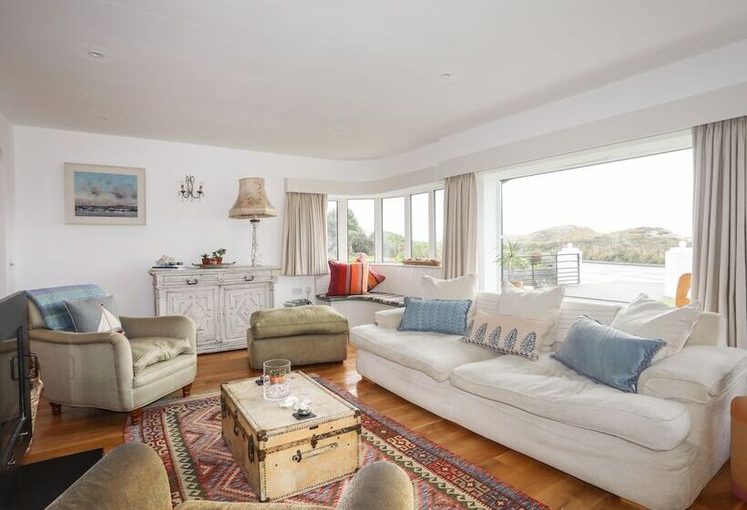 Angorfa Trearddur Bay