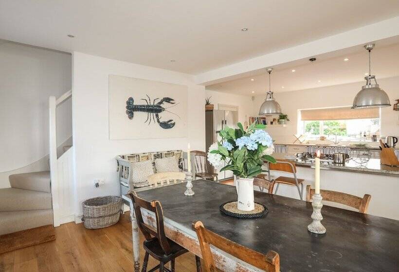 Angorfa Trearddur Bay