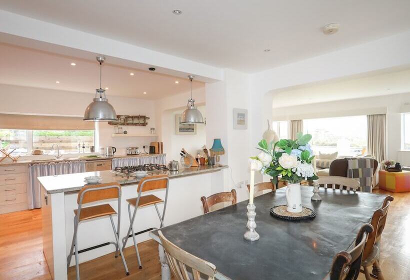 Angorfa Trearddur Bay