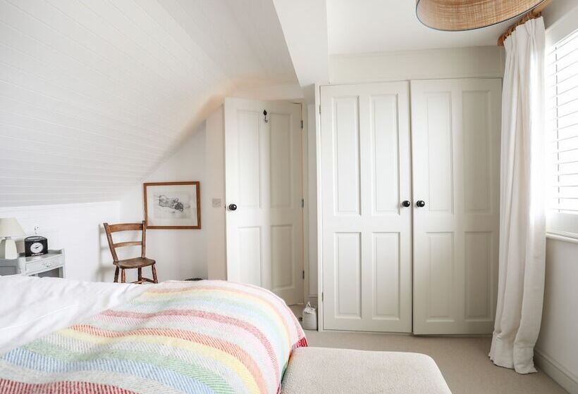 Angorfa Trearddur Bay