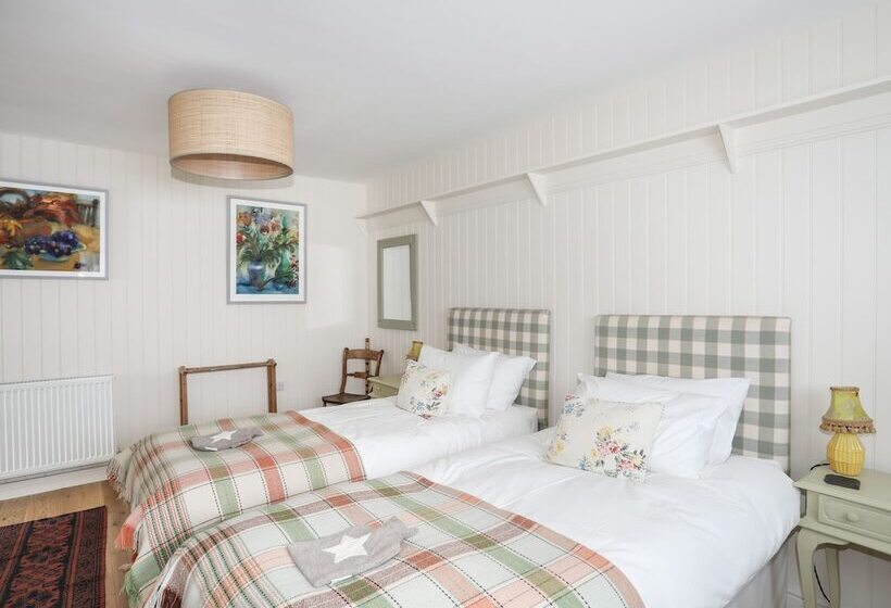 Angorfa Trearddur Bay