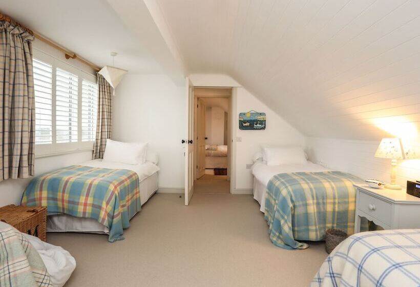 Angorfa Trearddur Bay