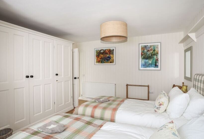 Angorfa Trearddur Bay