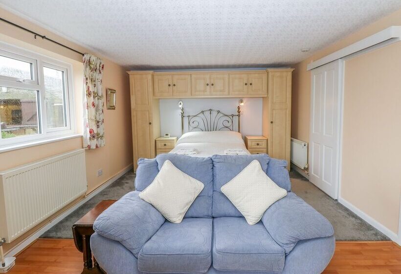 Bretton Mount Studio Flat