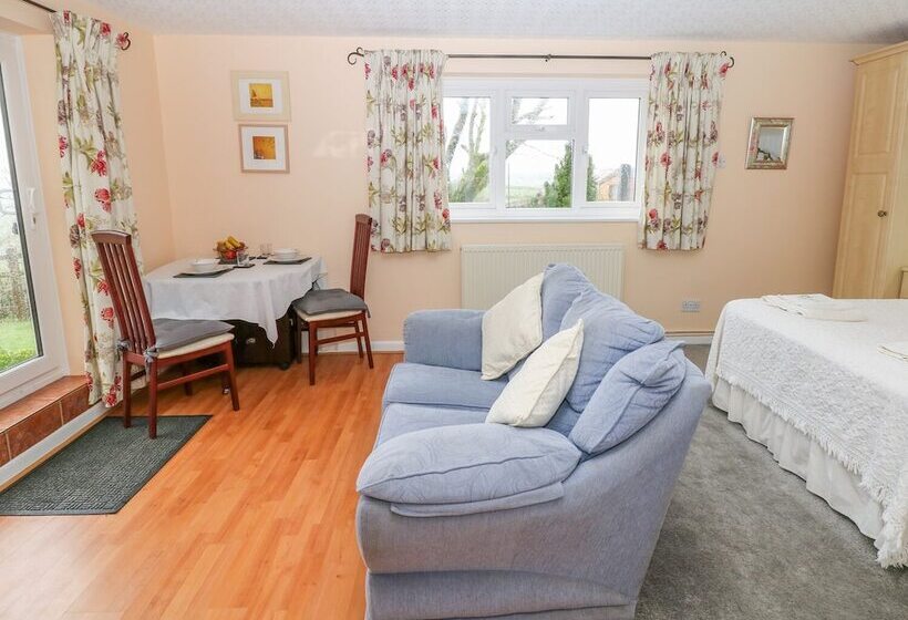 Bretton Mount Studio Flat