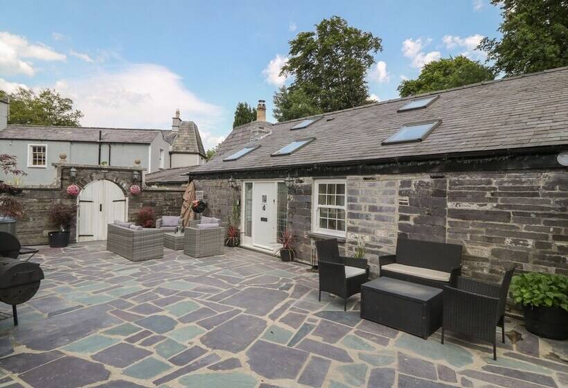 Bryn Derwen Coach House