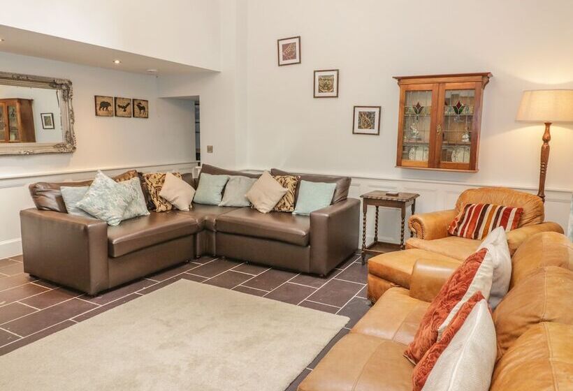 Bryn Derwen Coach House