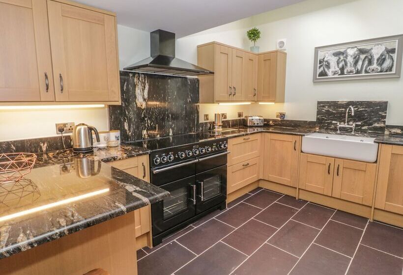 Bryn Derwen Coach House