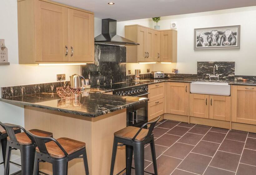 Bryn Derwen Coach House