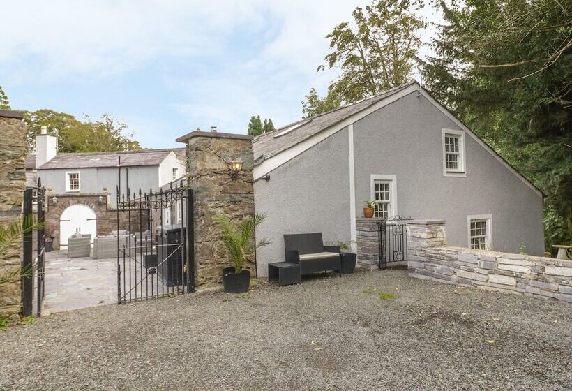 Bryn Derwen Coach House