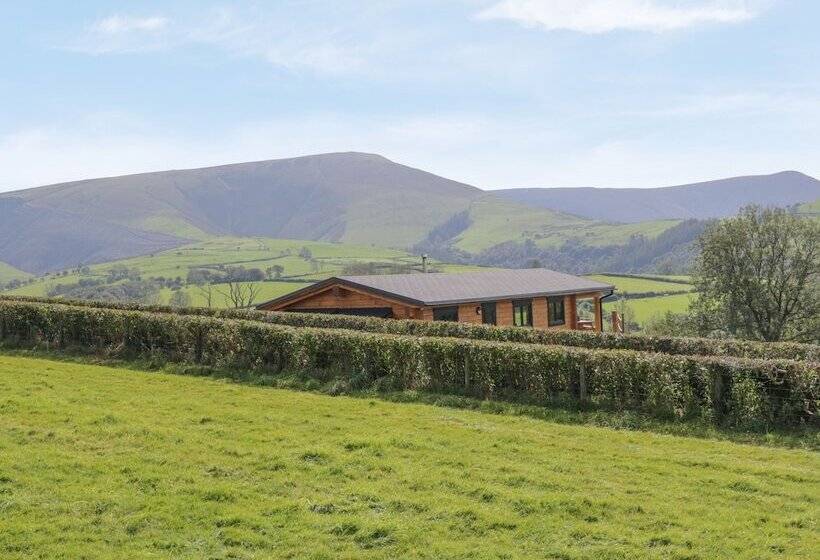 Bryn Eiddon Log Cabin