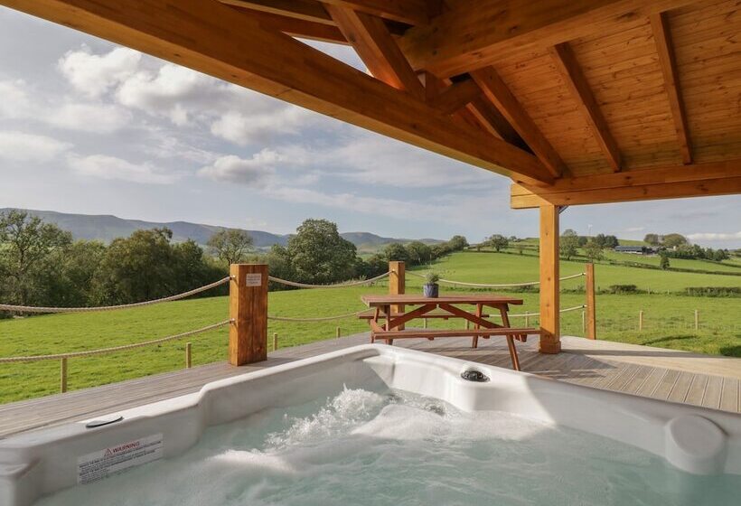 Bryn Eiddon Log Cabin