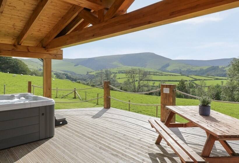 Bryn Eiddon Log Cabin