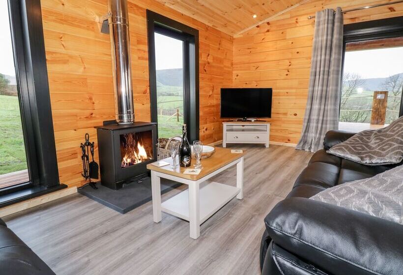 Bryn Eiddon Log Cabin