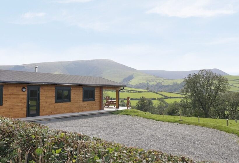 Bryn Eiddon Log Cabin