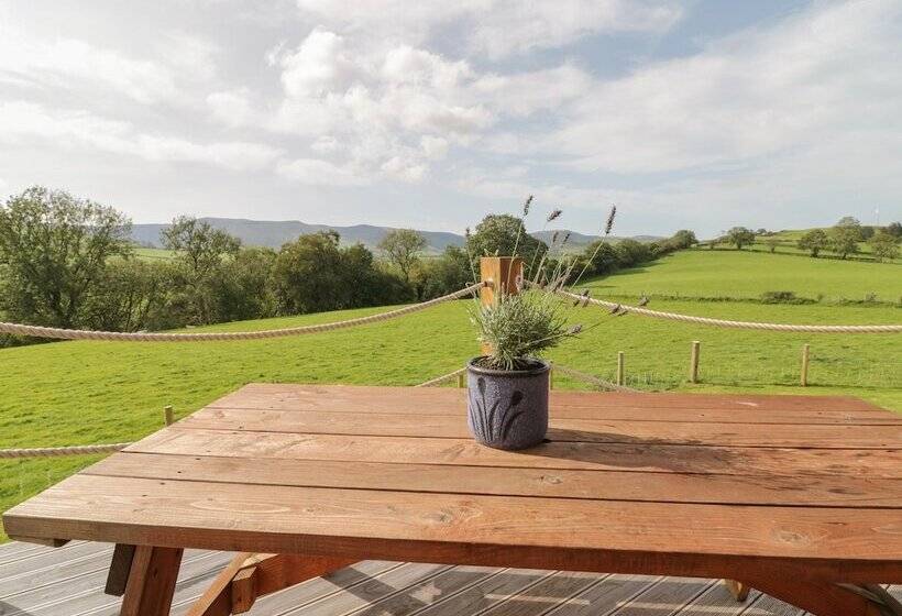 Bryn Eiddon Log Cabin