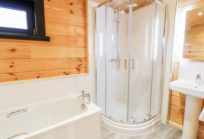 Bryn Eiddon Log Cabin