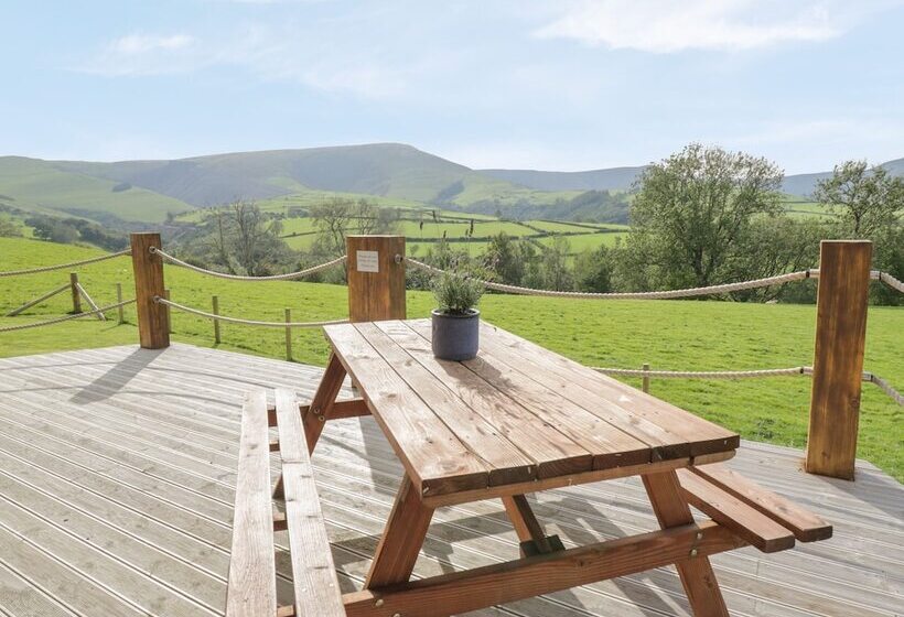 Bryn Eiddon Log Cabin