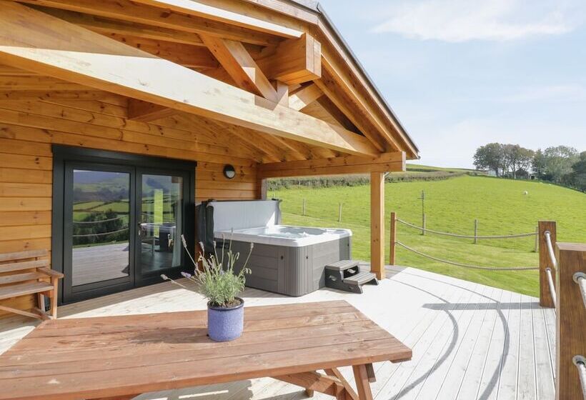 Bryn Eiddon Log Cabin