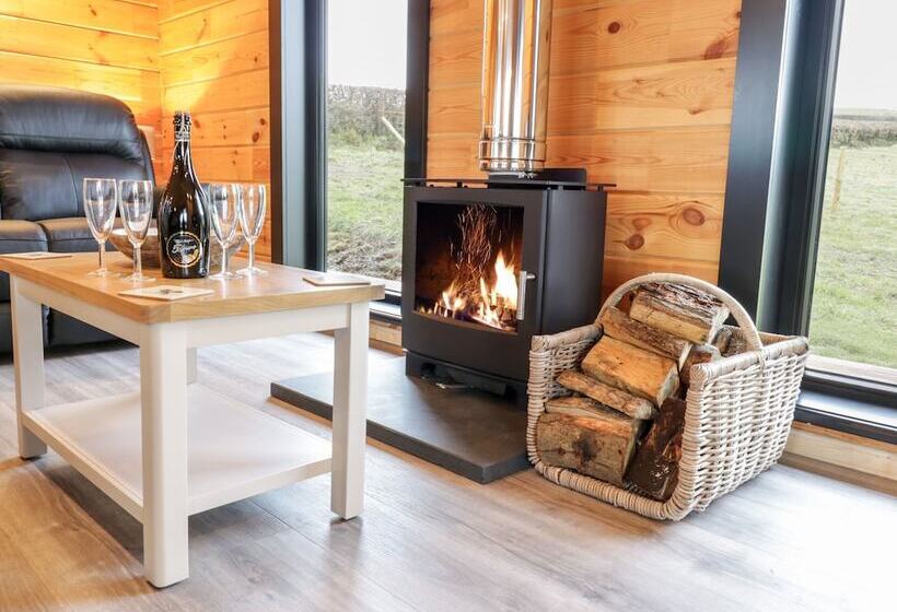 Bryn Eiddon Log Cabin