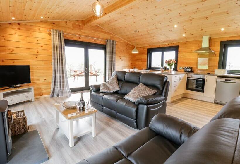 Bryn Eiddon Log Cabin