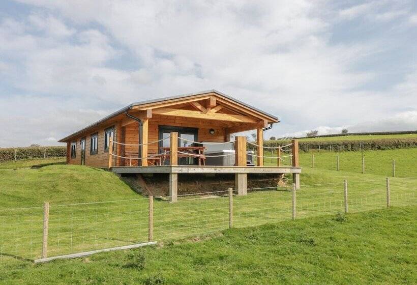 Bryn Eiddon Log Cabin