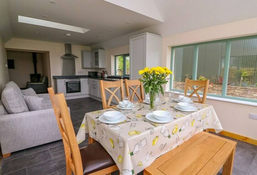 Bwthyn Eisteddfa Fach