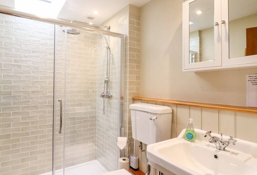 Courtyard Cottage, Poplar Farm Barn