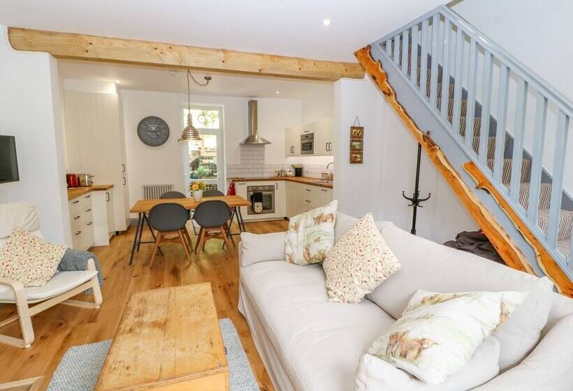 Cragside Cottage