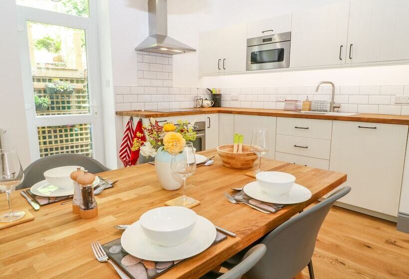 Cragside Cottage