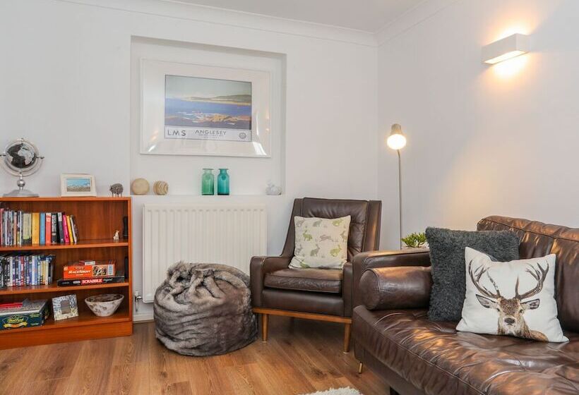 Cwtch Cottage