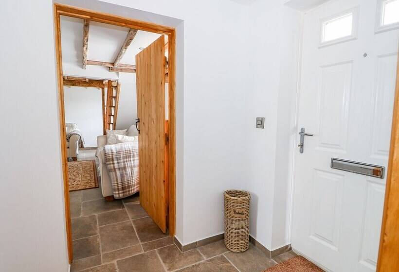 Duck Pond Cottage