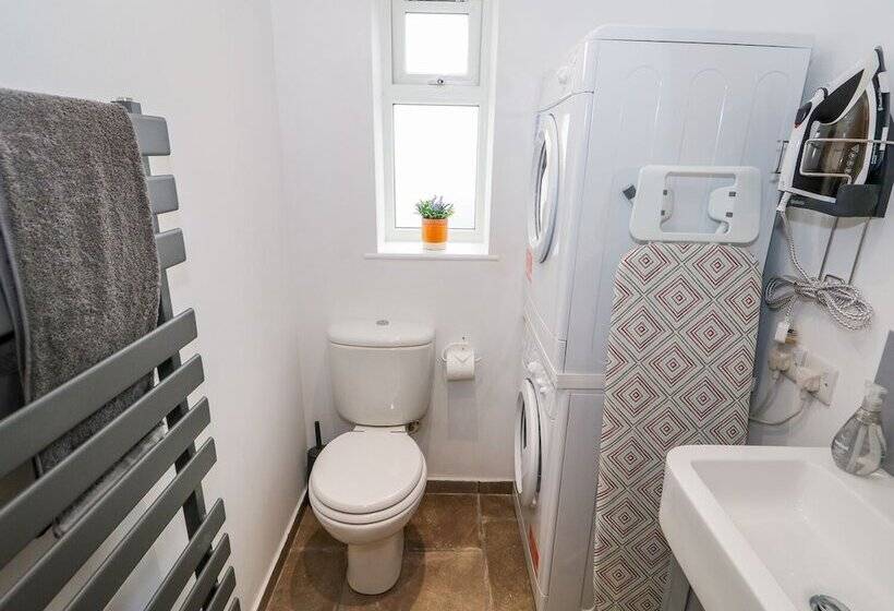 Duck Pond Cottage