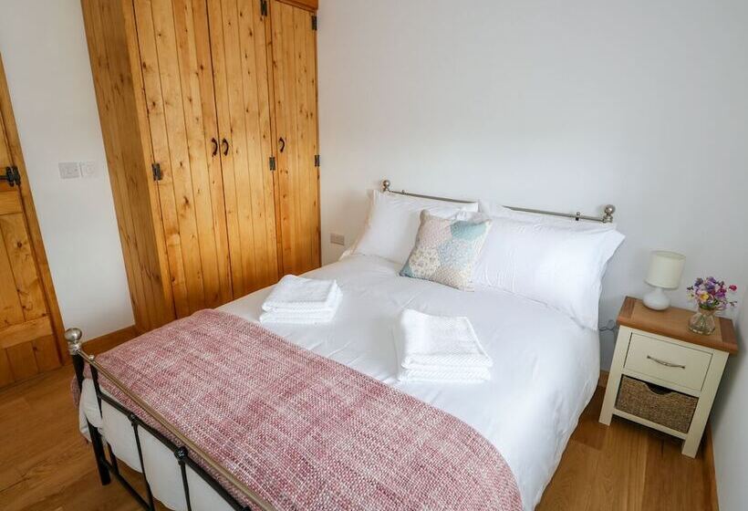 Duck Pond Cottage
