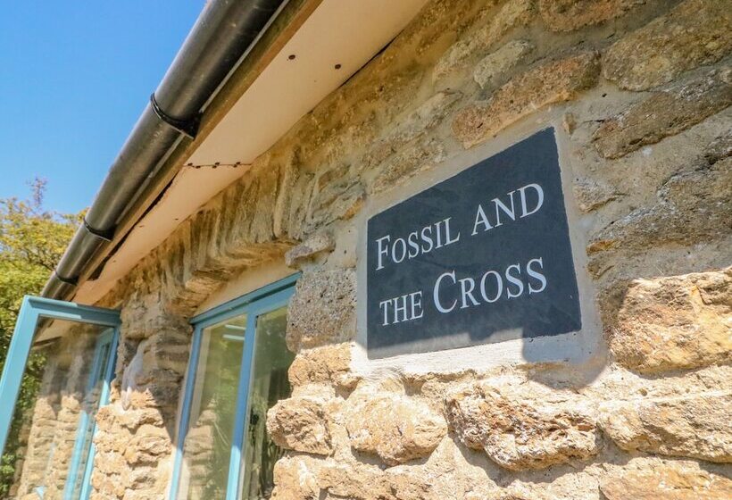 Fossil And The Cross Cottage