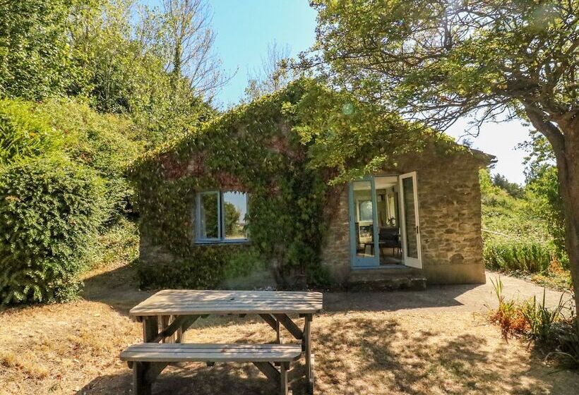 Fossil And The Cross Cottage