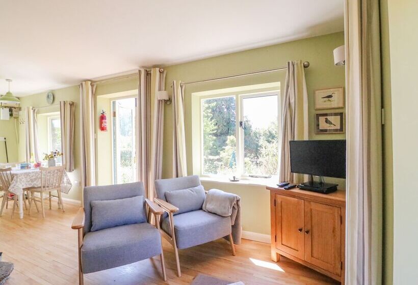 Fossil And The Cross Cottage