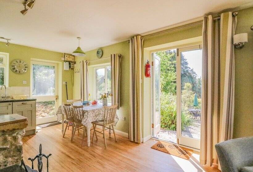 Fossil And The Cross Cottage