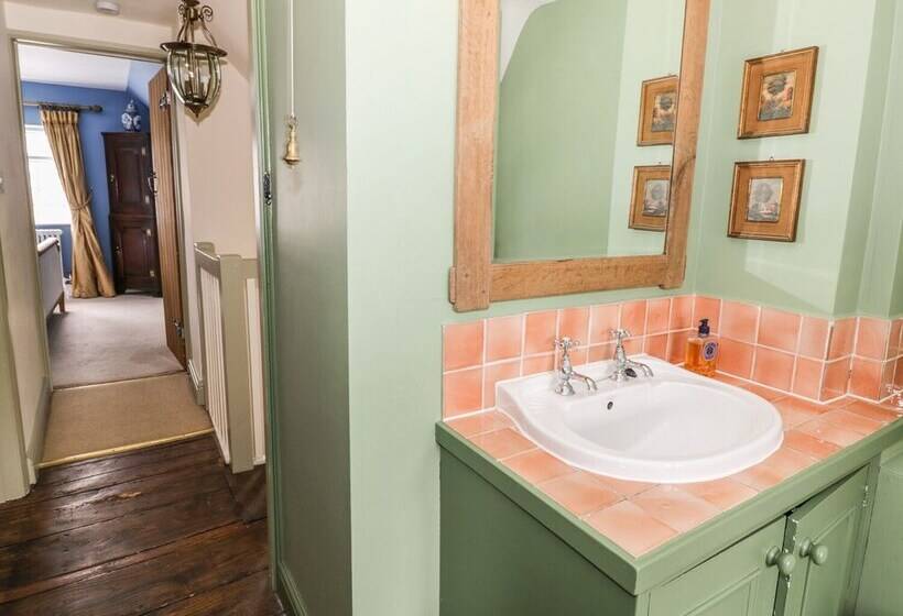 Fountain View Cottage