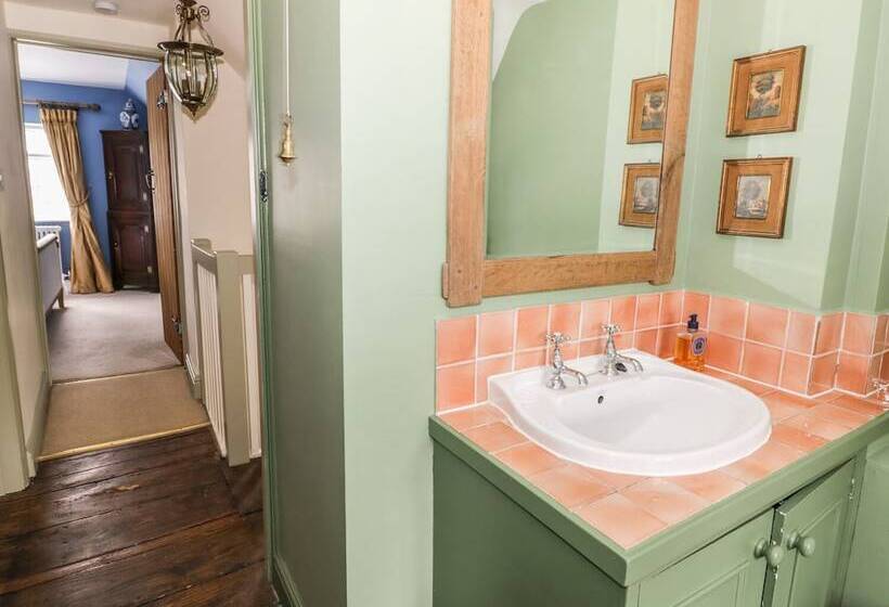 Fountain View Cottage