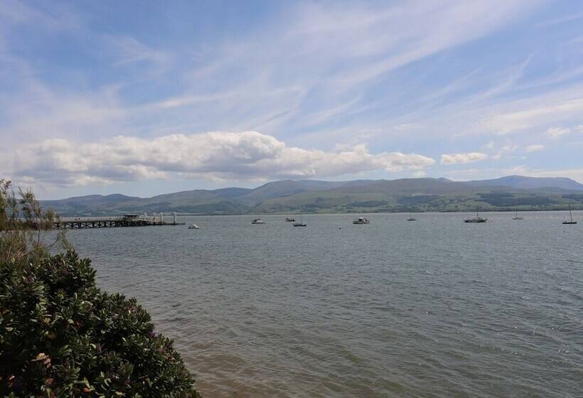 Gadlys House   Waters Edge
