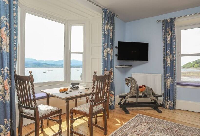 Gadlys House   Waters Edge