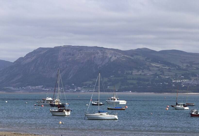 Gadlys House   Waters Edge