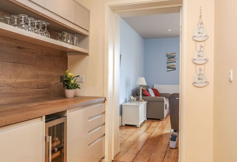 Gadlys House   Waters Edge