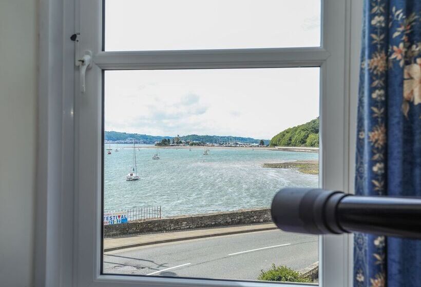 Gadlys House   Waters Edge