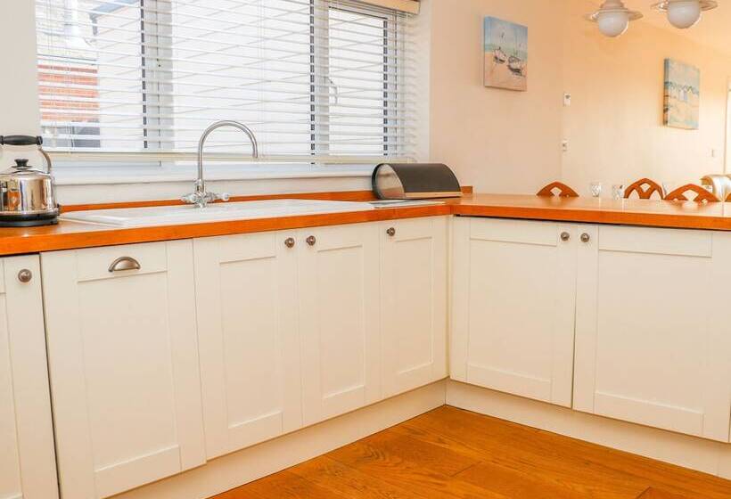 Harbour View, Mudeford